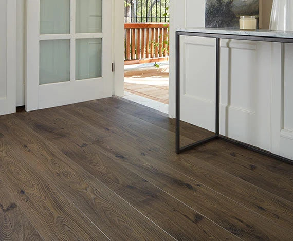 Preference Oakleaf AC4 Laminate Flooring 12mm Tawny Oak Setting