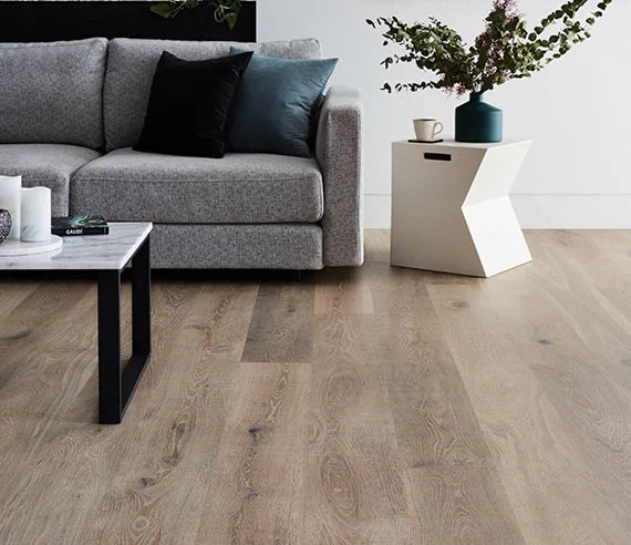 Preference Oakleaf HD PLUS AC4 Laminate Flooring 12mm Wolf Grey Setting